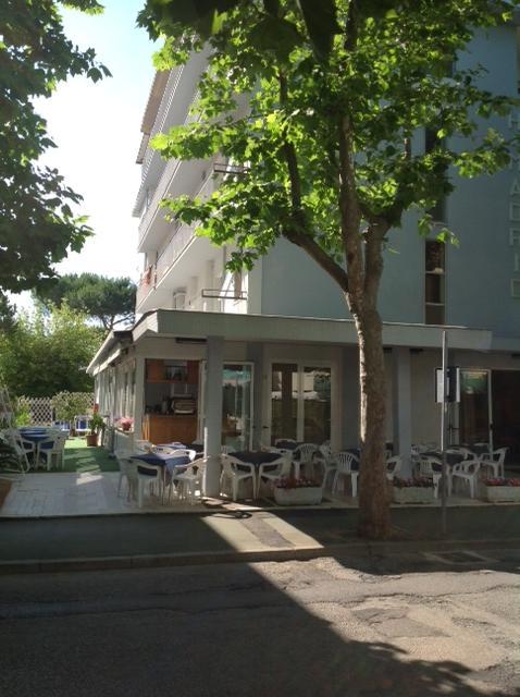 Hotel Madrid Riccione Buitenkant foto