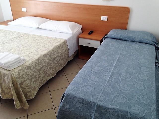 Hotel Madrid Riccione Buitenkant foto