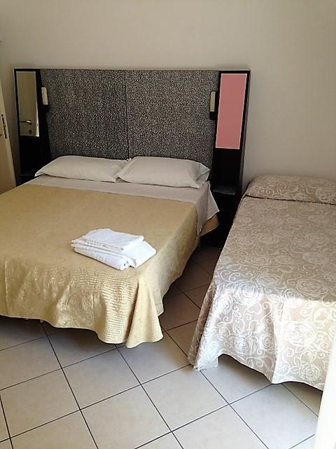 Hotel Madrid Riccione Buitenkant foto